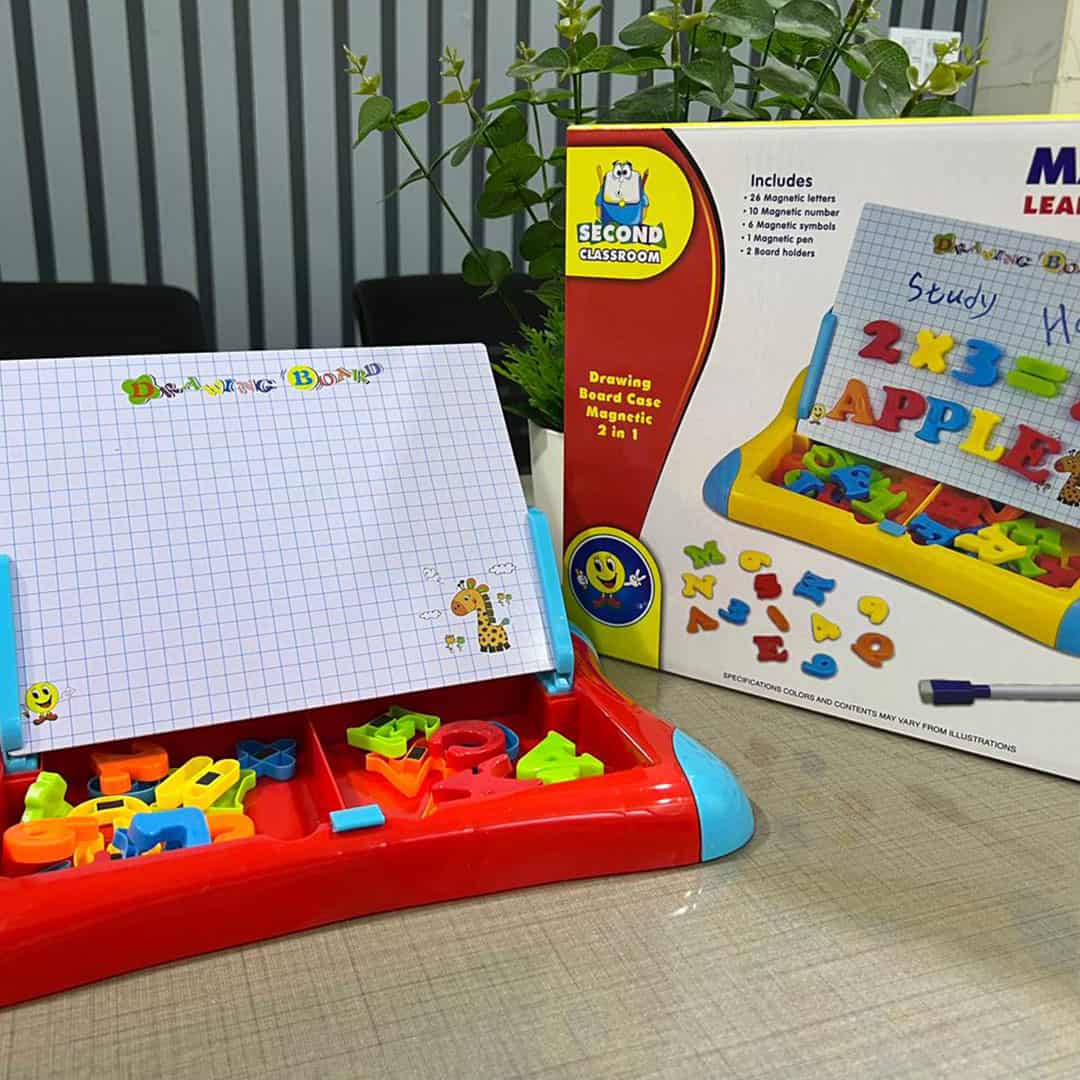MAGNETIC LEARNING CASE DRAWING BOARD